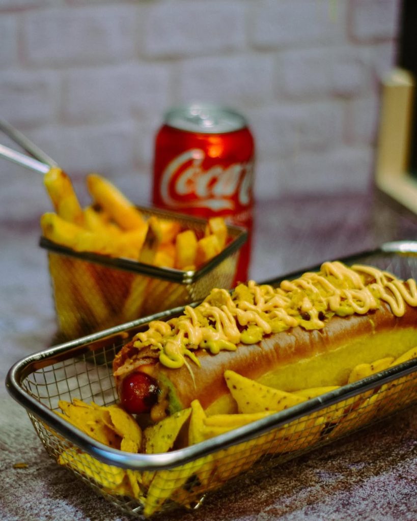 como-es-como-seria-para-comernos-un-perrito-americano-este-viernes-o-miedo-horarios-vi